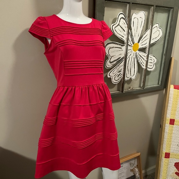 Elle hot pink dress with cap sleeves - Picture 5 of 5